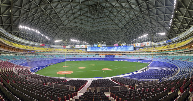 図１　フィールド全景（フィールド照明全点灯プロ野球レベル）