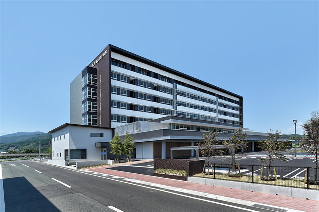 図１　外観　南東面（昼景）