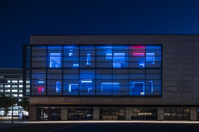 図４　夜の外観（特別な日）