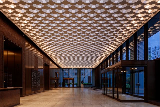 図２　エントランスホール（日没）