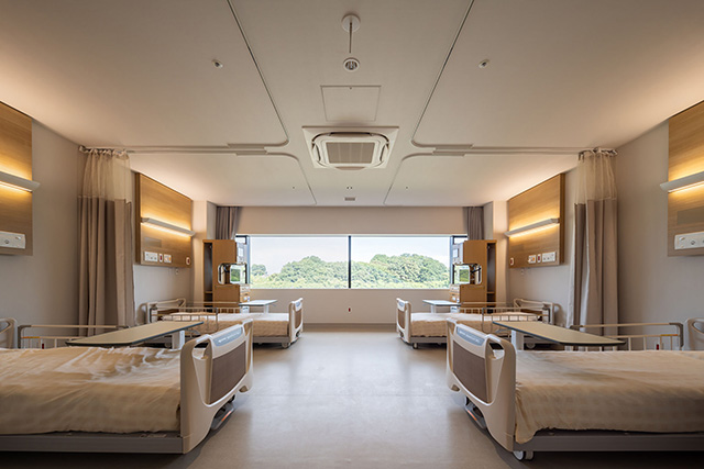 図４　暮らしの延長を意識した温かみのある病室