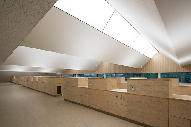 図３　透析室内観夕景①