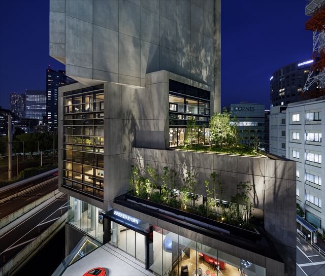 図１　西側外観夜景