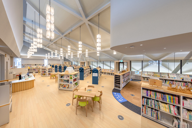 図４　3階 児童書架・閲覧