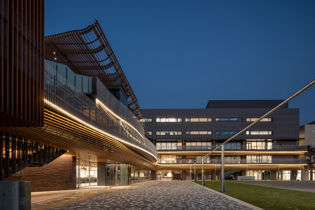 図２　外観夜景