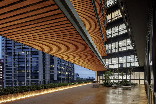 図４　5階屋上デッキ(スカイデッキ)