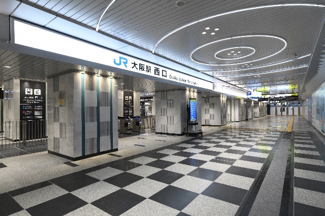 図２　西口 柵外コンコース