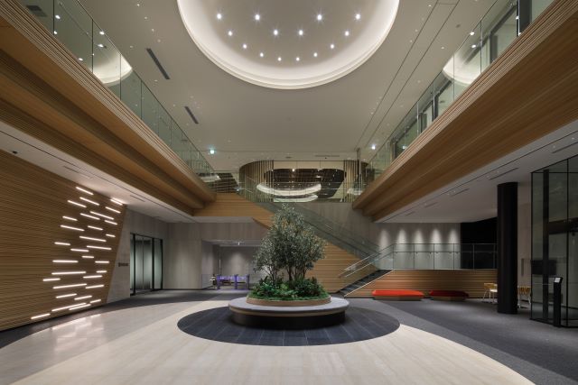 図１　ントランスホール
山のふもと