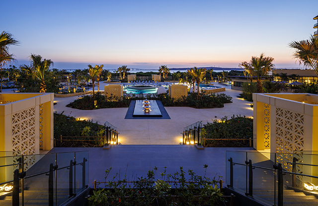 図２　エントランス階段からの外構