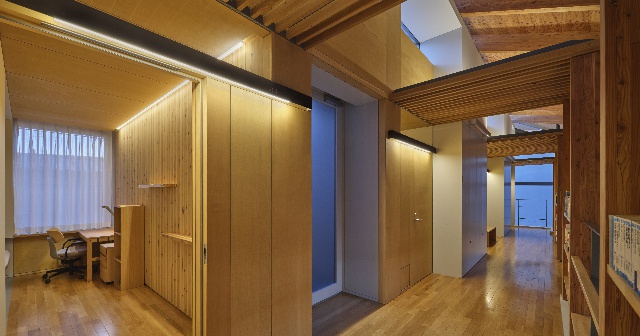 図３　寮室とアルコーブのある廊下