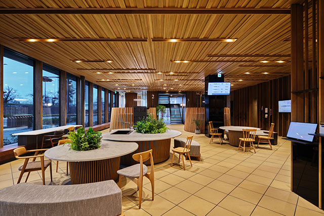 図２　本店棟ラウンジ