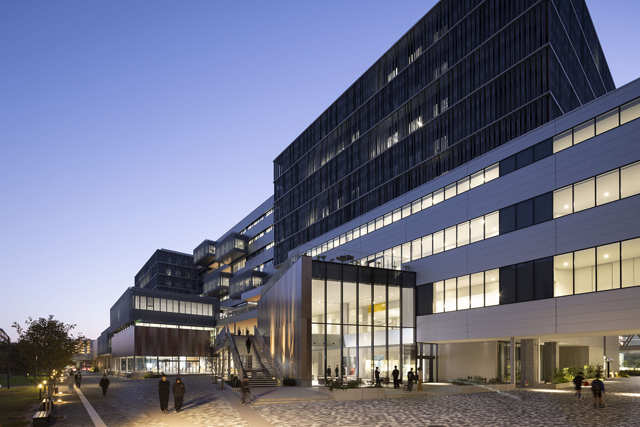 図４　外観(プロムナード)