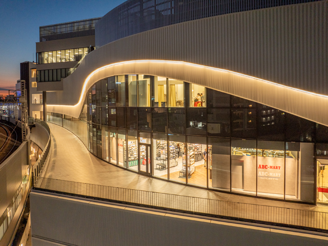 図２　東側歩行者通路「でんしゃみち」