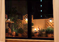 室内からの見たベランダの照明